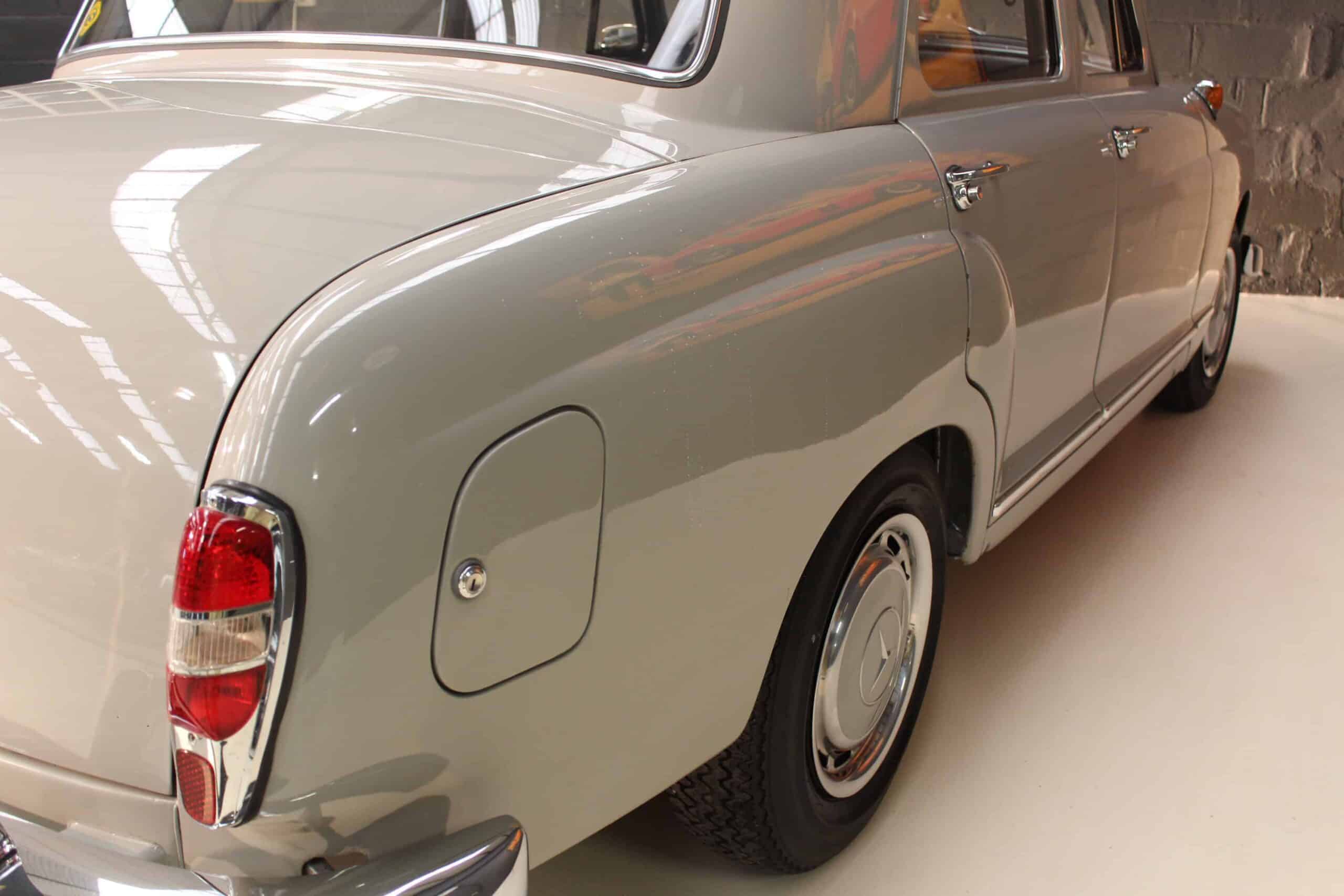 1961_mercedes_180_c_quotpontonquot_quot_sold_in_belgium_quot-img_2902
