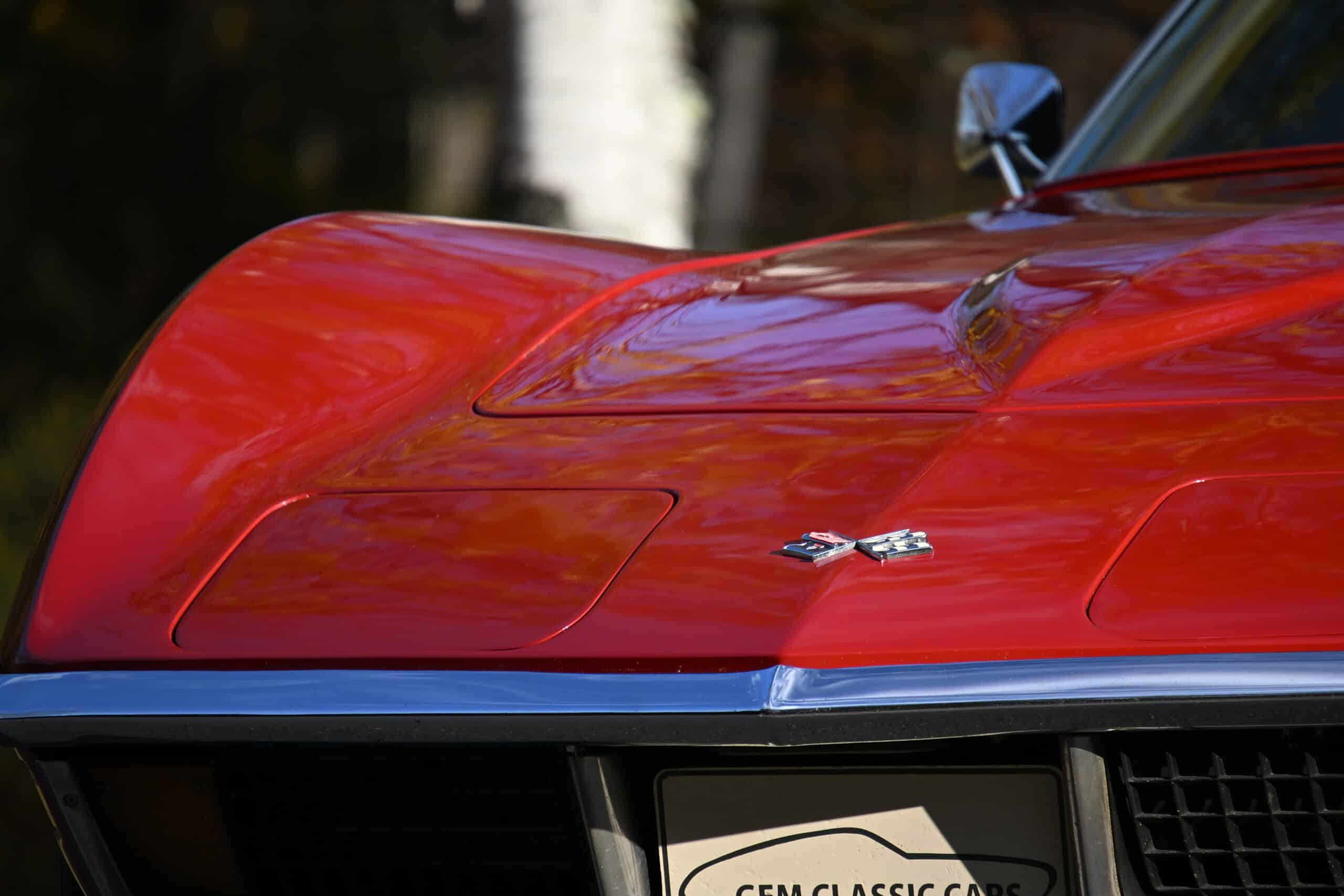 1972 Chevrolet corvette — Close-up of the front of a red classic car with sleek design.